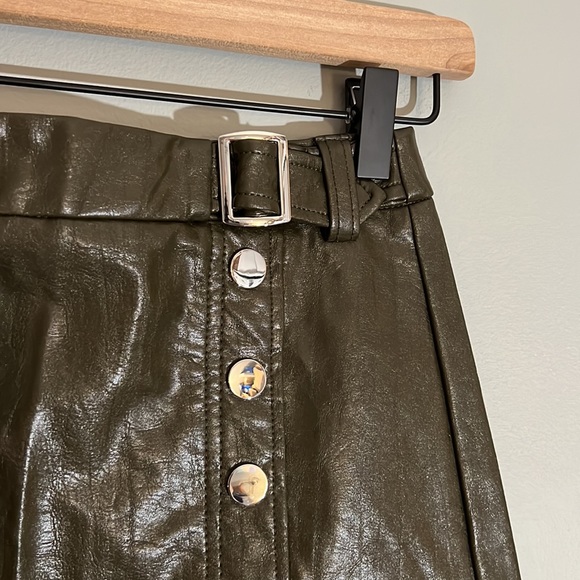 NWT ASOS Faux Leather Mini Skirt - Size XS (Olive Green) - Picture 4 of 6